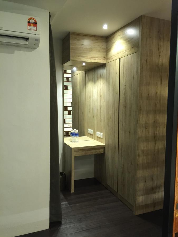 The Oikos Hotel Понтиан Кечил Екстериор снимка