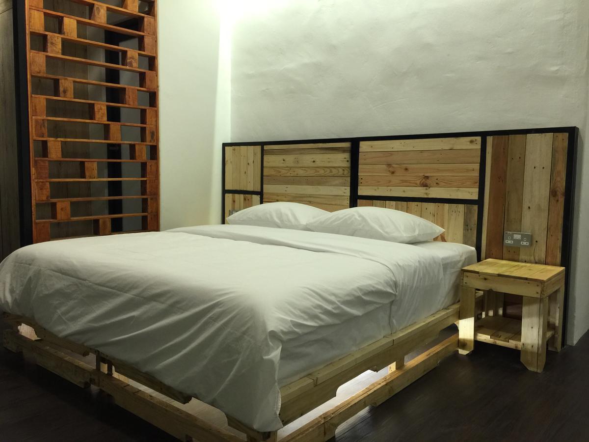 The Oikos Hotel Понтиан Кечил Екстериор снимка