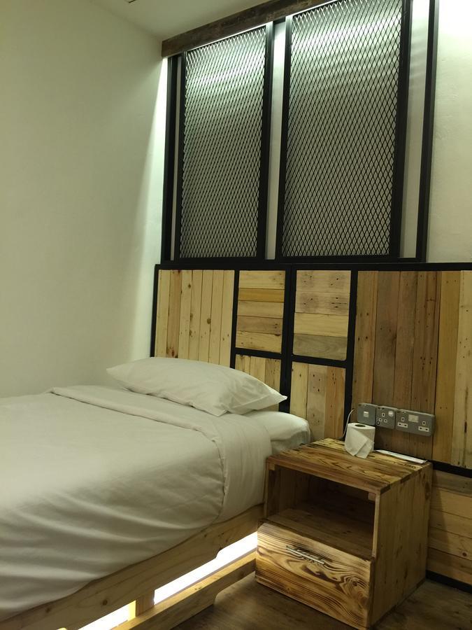 The Oikos Hotel Понтиан Кечил Екстериор снимка