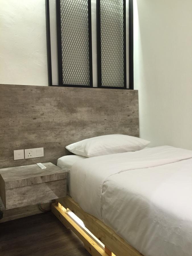 The Oikos Hotel Понтиан Кечил Екстериор снимка