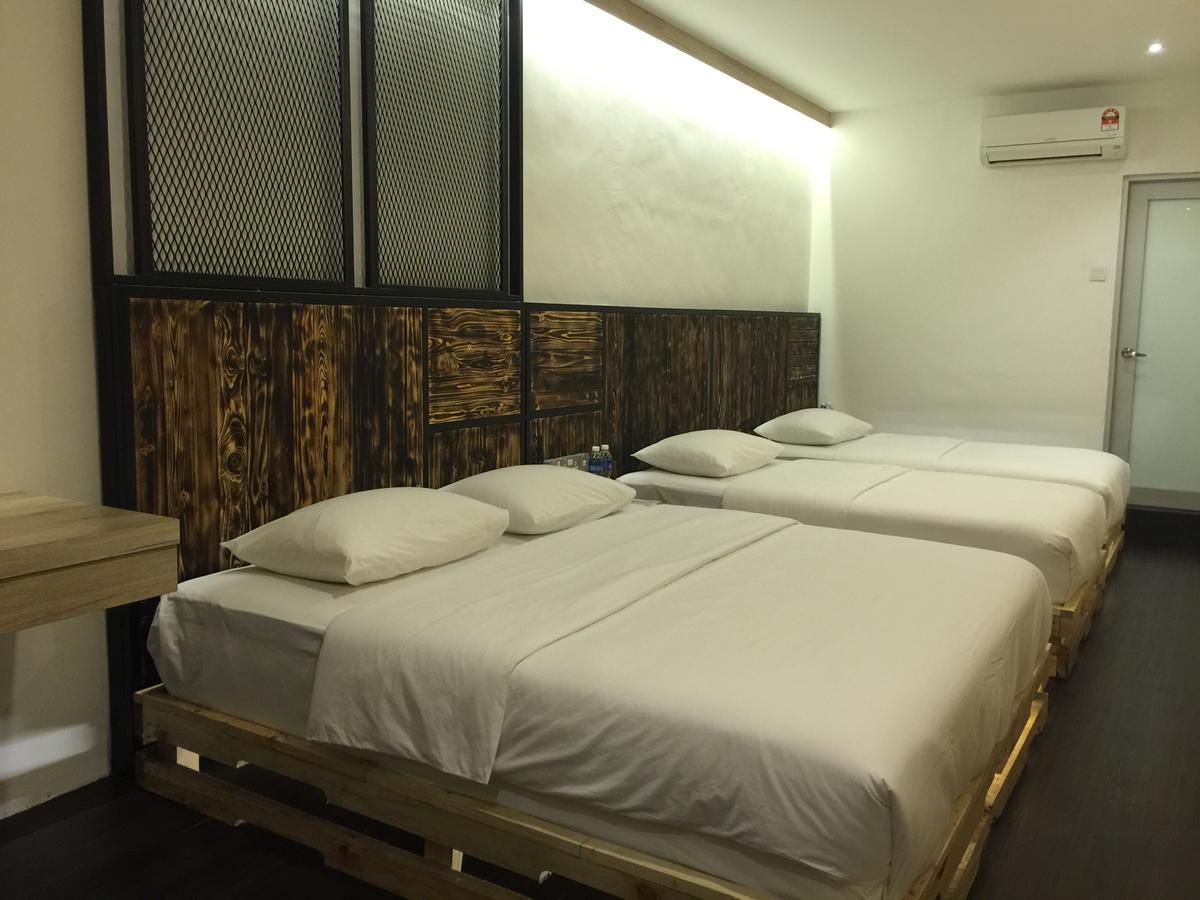 The Oikos Hotel Понтиан Кечил Екстериор снимка