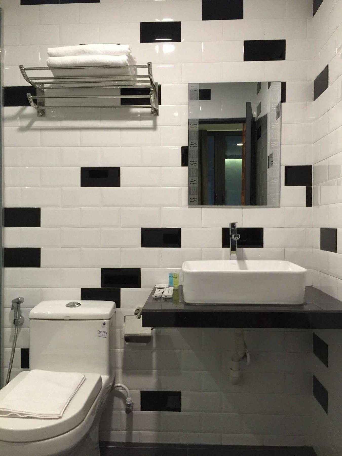The Oikos Hotel Понтиан Кечил Екстериор снимка