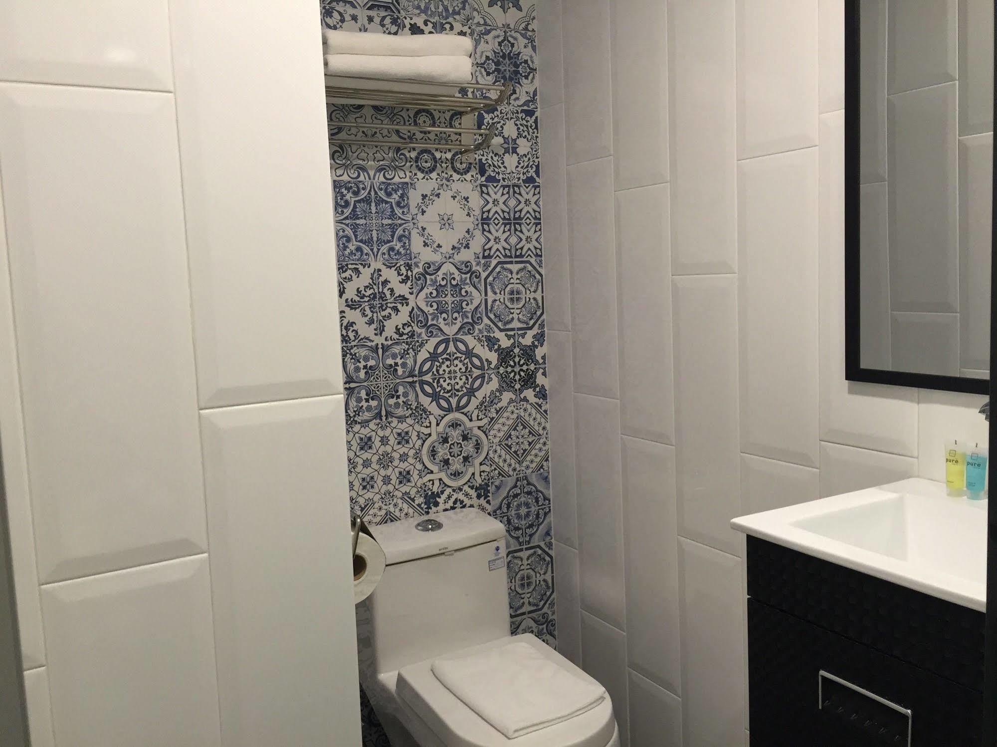 The Oikos Hotel Понтиан Кечил Екстериор снимка