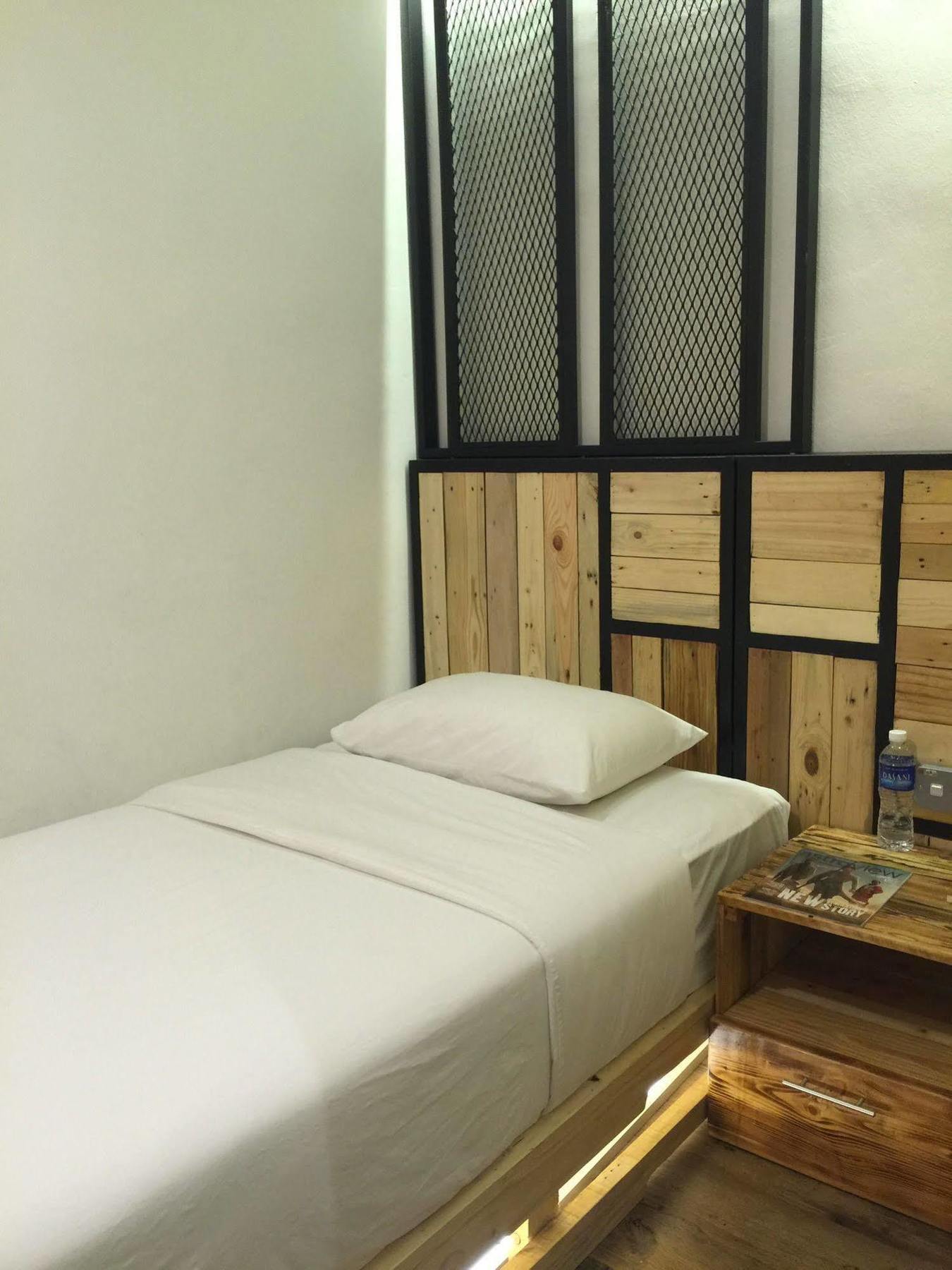 The Oikos Hotel Понтиан Кечил Екстериор снимка