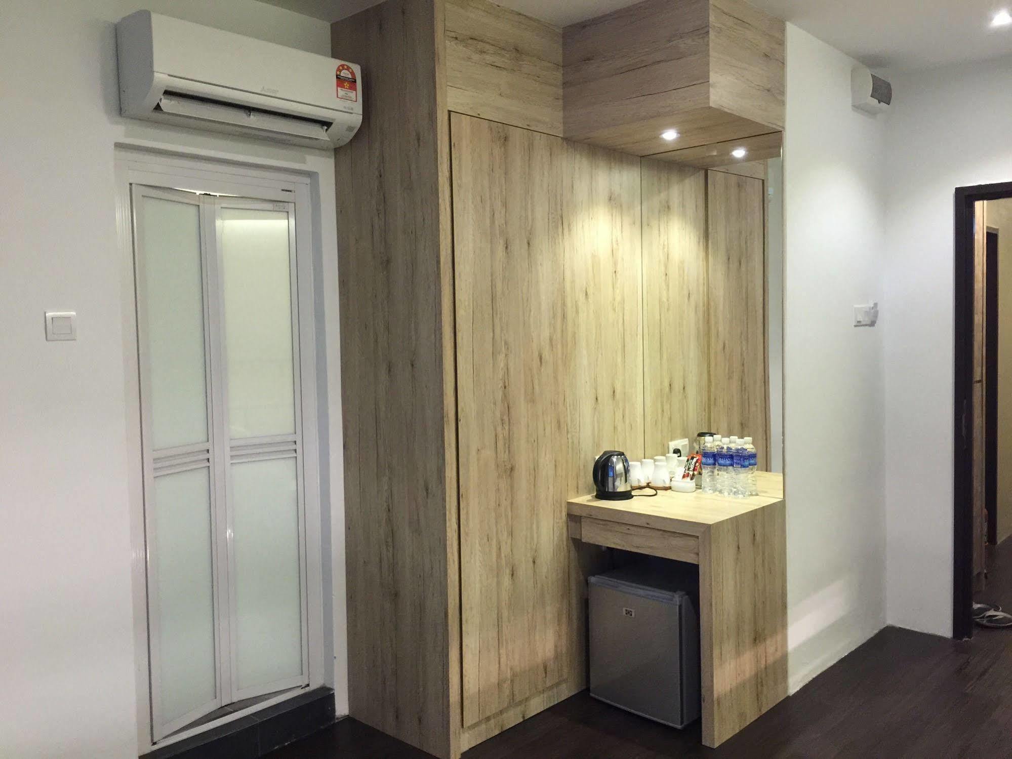 The Oikos Hotel Понтиан Кечил Екстериор снимка