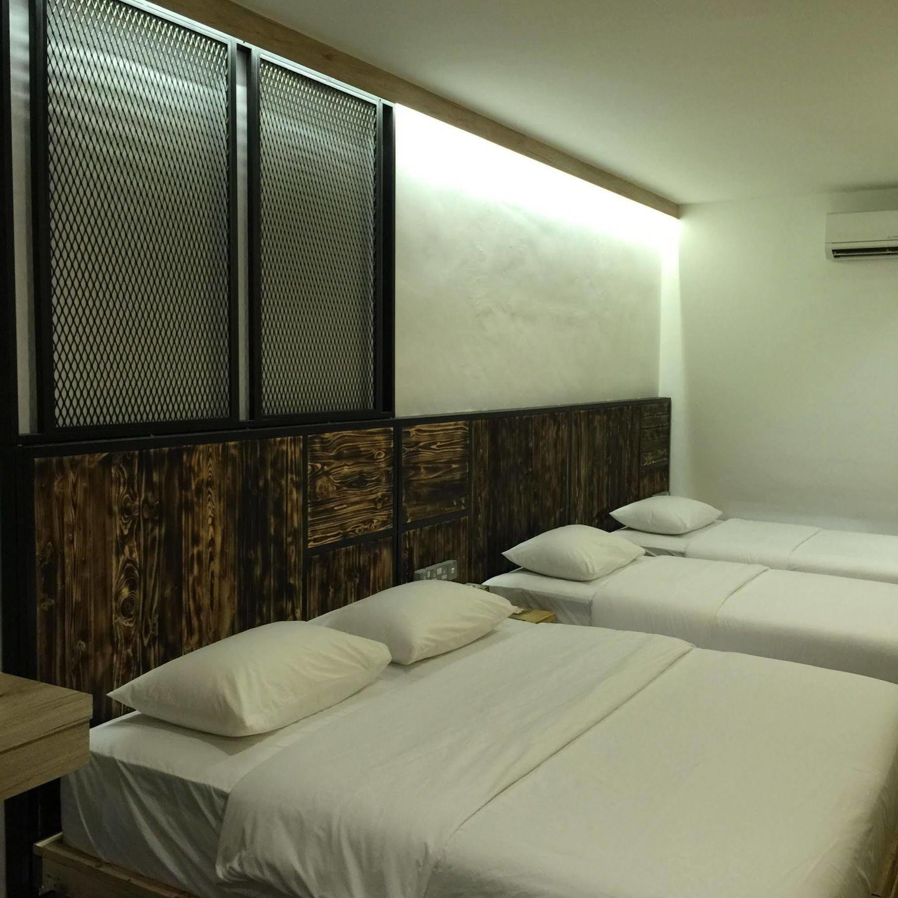 The Oikos Hotel Понтиан Кечил Екстериор снимка