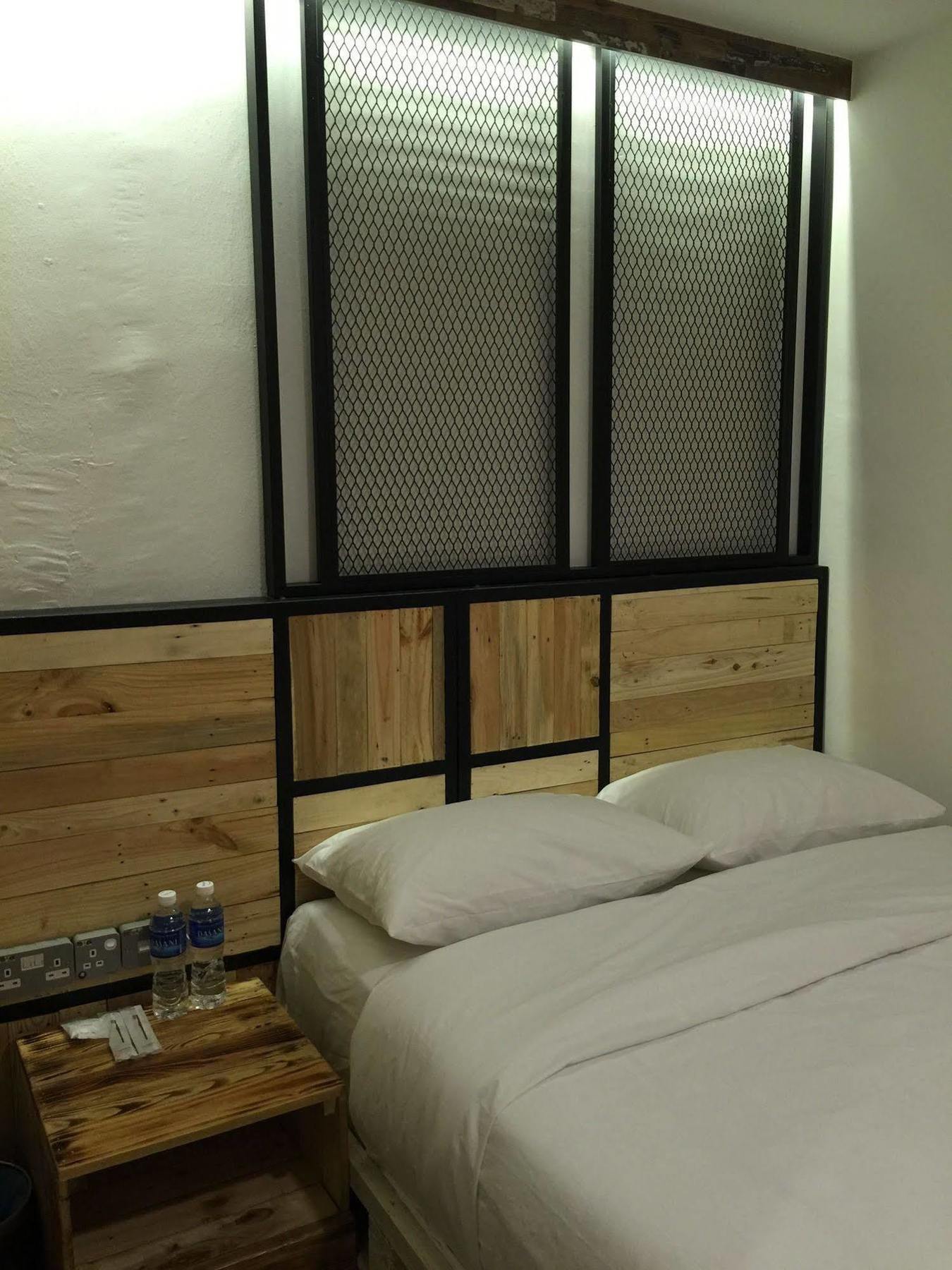 The Oikos Hotel Понтиан Кечил Екстериор снимка