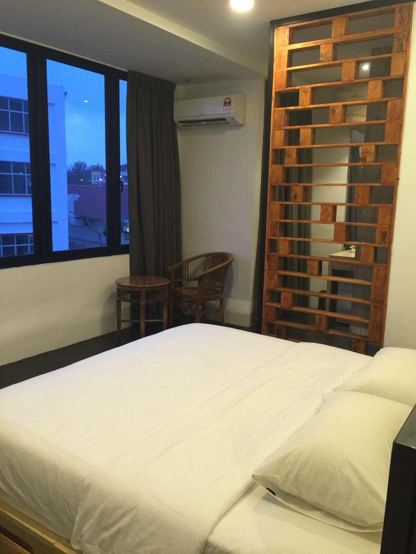 The Oikos Hotel Понтиан Кечил Екстериор снимка